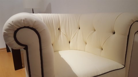 Fauteuil capitonné