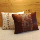 Coussin peau coutures brun-blanc