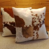 Coussin peau coutures brun-blanc