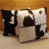 Coussin peau coutures noir-blanc