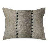 Coussin peau coutures gris-blanc